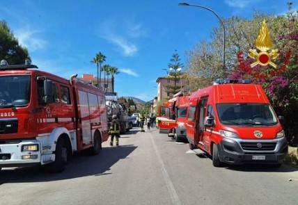 TRAGEDIA SUL LAVORO A CASTELDACCIA: CINQUE OPERAI PERSI, UN PAESE IN LUTTO